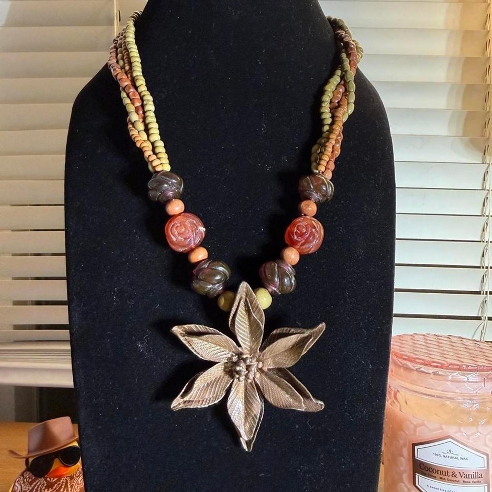 Cookie Lee-Multi-colored beaded necklace with large bronze flower pendant - Picture 1 of 8